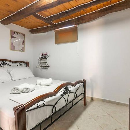 Traditional House With Private Pool Rethymno  Bagian luar foto