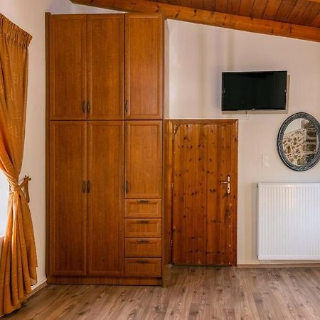 Traditional House With Private Pool Rethymno  Bagian luar foto