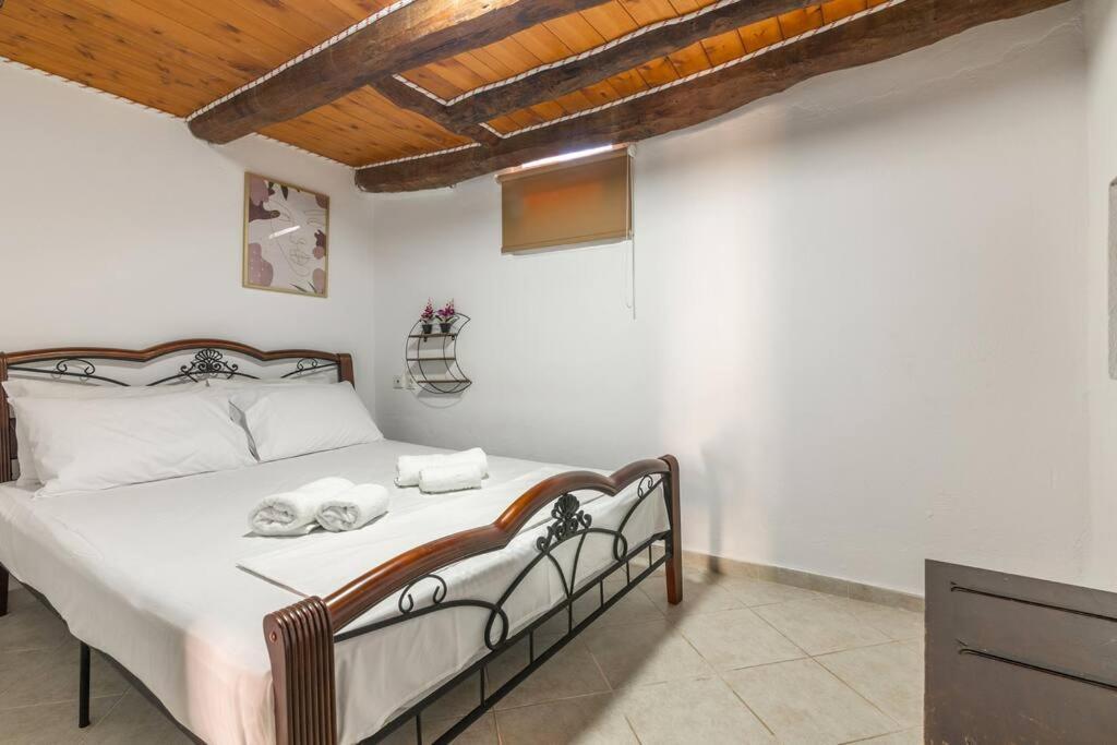 Traditional House With Private Pool Rethymno  Bagian luar foto