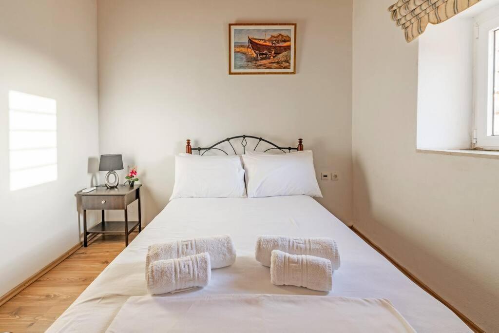 Traditional House With Private Pool Rethymno  Bagian luar foto