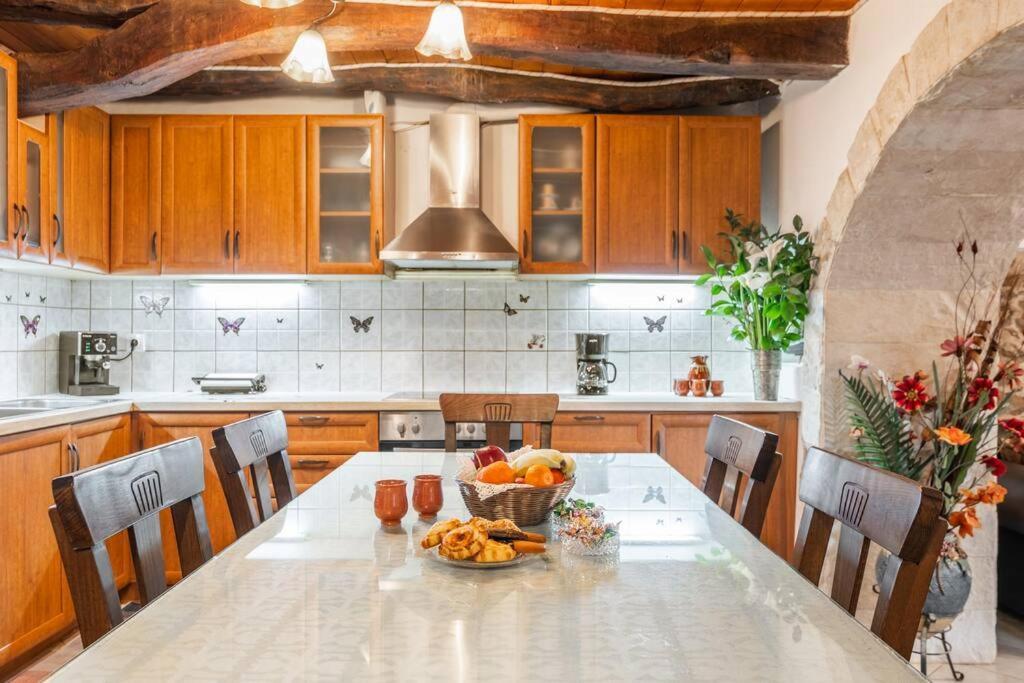 Traditional House With Private Pool Rethymno  Bagian luar foto
