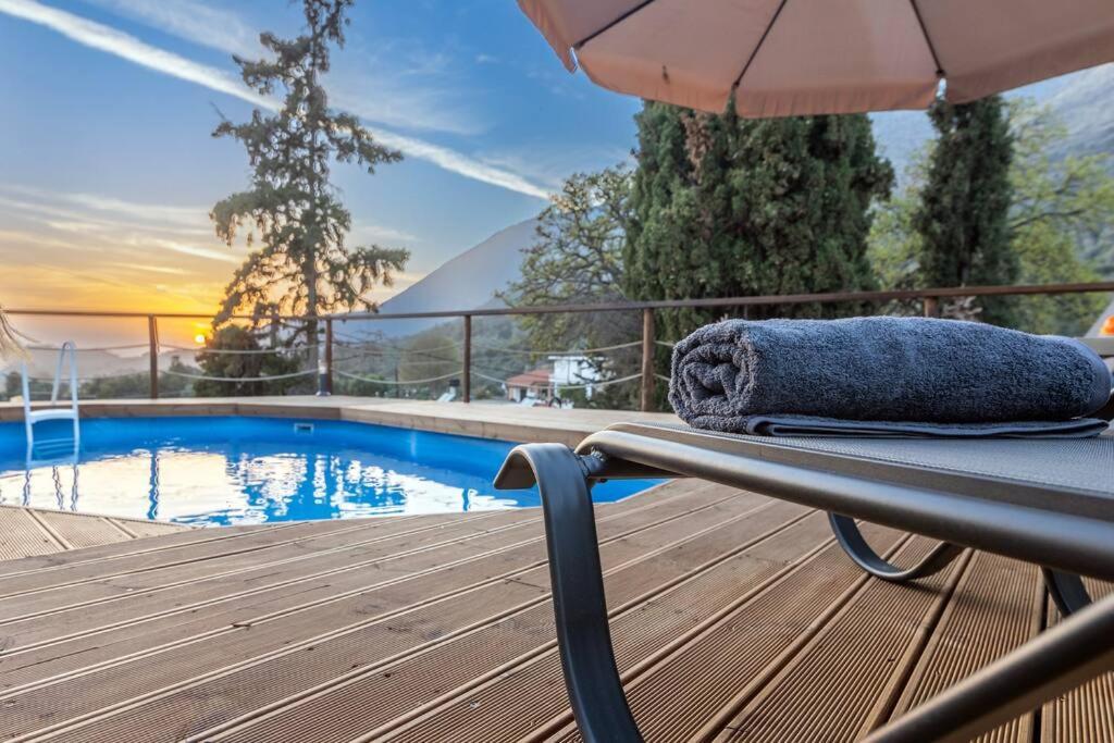 Traditional House With Private Pool Rethymno  Bagian luar foto
