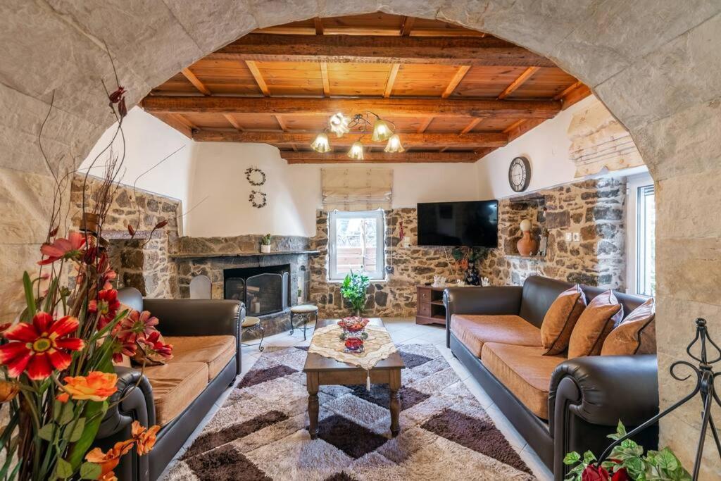 Traditional House With Private Pool Rethymno  Bagian luar foto