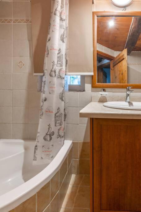 Traditional House With Private Pool Rethymno  Bagian luar foto